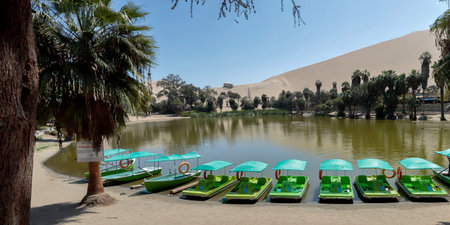 An oasis in the middle of the desert, so is this small lagoon called Huacachina in Ica - Peru; It is a very popular tourist destination for its unusual scenic beauty, in the photo it shows a beautiful backlight.の写真素材