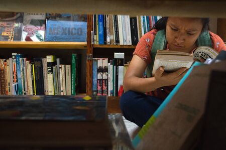 black woman with book in herのeditorial素材