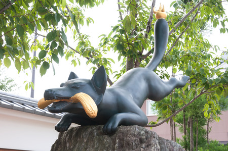 Fox sculture in Fushimi Inari Shrine in Kyoto, Japanのeditorial素材