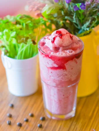 Organic Strawberry Smoothie made with fresh Ingredientsの写真素材