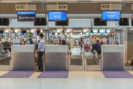 BANGKOK - JUNE 21 :  singapore airline check in counter at Suvanaphumi Airport, JUNE 21, 2014,Suvarnabhumi airport is world's 4th largest single-building airport terminal.のeditorial素材