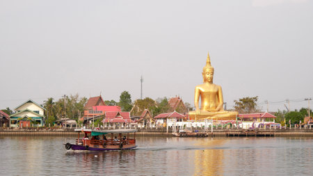 January-25-2021, Bangkok, Thailand : long tail boat sightseeing tour on Chaopraya river on bad pollution day, Bangkok, Thailand (PM2.5)のeditorial素材