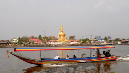 January-25-2021, Bangkok, Thailand : long tail boat sightseeing tour on Chaopraya river on bad pollution day, Bangkok, Thailand (PM2.5)のeditorial素材