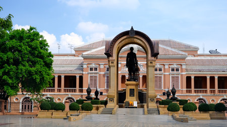 Bangkok, Thailand - November 17 2022 :Statue of King Rama IV in front of Saranrom palace - Ministry of foreign affairs in Bangkok.のeditorial素材
