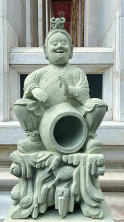January 30 2023 : Bangkok, Chinese statue at Wat Bowonniwet Ratchaworawihan.のeditorial素材
