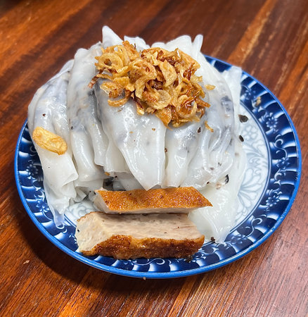 Streamed rice rolls with baked fat pork paste and fried garlic on top, Vietnamese food.の写真素材
