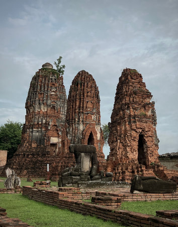 The ruin temple of Wat Mahathat historical park, famous attraction in Ayuttaya.の写真素材