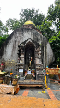 Bell-shaped chedi sited atop a large boulder, its unique attraction in Wat Phra That Pha Ngao, Chiang Saen District, Chiang Rai Province.の写真素材