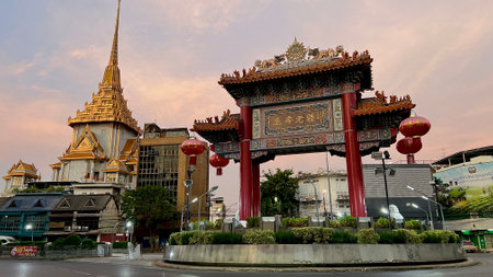Royal Jubilee Gate with sunset sky , the arch entrance to main Chinatown road.の写真素材