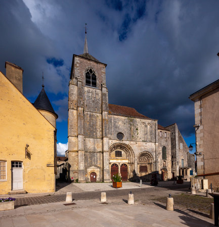 Center of village Avallon, Franceの写真素材