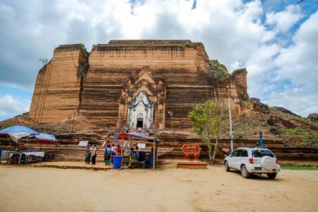 Ruined Mingun Pagoda is a massive unfinished pagoda built at the end of the 18th century, that was meant to be the largest pagoda in the Myanmar country. Mandalay, Myanmar, 11 August 2018のeditorial素材