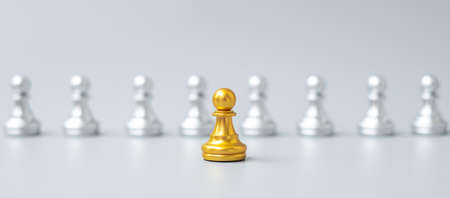 golden chess pawn pieces or leader businessman stand out of crowd people of silver men. leadership, business, team, teamwork and Human resource management conceptの写真素材