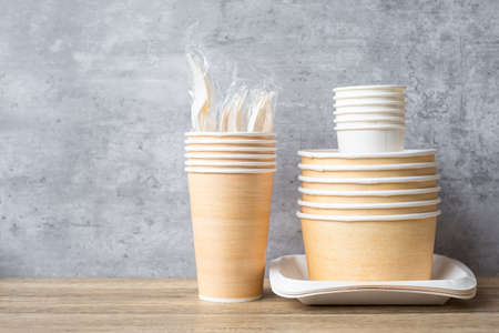 Eco friendly food packaging on table background. natural container: cup, plate, spoon and fork. zero waste, pollution, earth day, free plastic, world Environment day conceptの写真素材