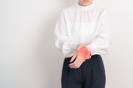Business Woman having wrist pain for Carpal Tunnel Syndrome, Wrist Tendinitis, muscle ache, De Quervain s tenosynovitis, ergonomic, Hand Osteoarthritis, Office syndrome and Parkinson disease conceptの写真素材