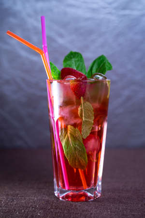 red strawberry and mint close-up cocktails.の写真素材