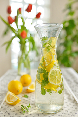 Fresh limes and lemonade on tableの写真素材