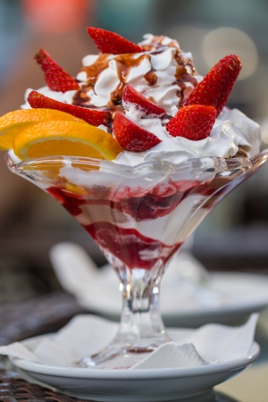 Delicious vanilla sundae with strawberry shoot with short DOFの写真素材