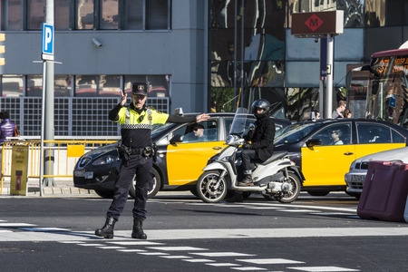 Barcelona, Spain - November 7, 2014: Police directing traffic in a square in Barcelona. This police force is called Guardia Urbana de Barcelona and one of its functions is to control the traffic in the cityのeditorial素材