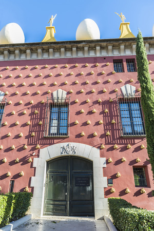 Figueres, Spain - December 30, 2014: Dali Museum in Figueres. Museum was opened on September 28, 1974 and houses largest collection of works by Salvador Dali.
Behind the facade of the Dali museum in Figueres, Catalonia, Spainのeditorial素材