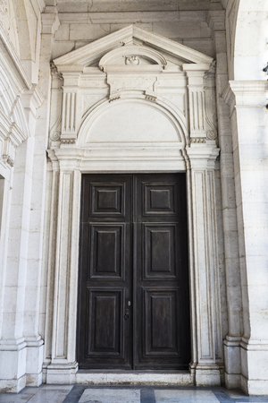 Door classic style of Jeronimos Monastery in Portugalの写真素材