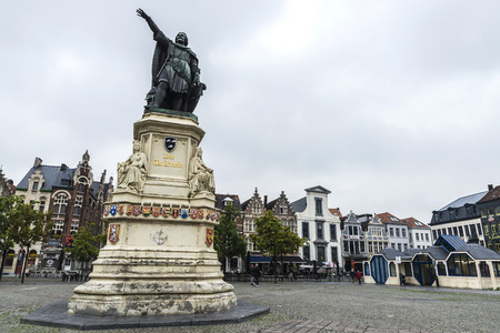 Ghent, Belgium - August 30, 2017: Statue of Jacob van Artevelde in the Vrijdagmarkt square located in the old historic center of the medieval city of Ghent, Belgiumのeditorial素材