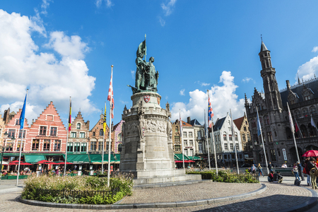 Bruges, Belgium, - August 31, 2017: Statue of Jan Breydel and Pieter de Coninck with people walking in the medieval city of Bruges, Belgiumのeditorial素材