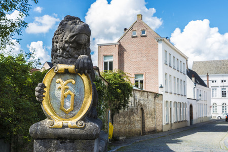 The statue of the lion on the Leeuwenbrug (lions' bridge) in the medieval city of Bruges, Belgiumの写真素材