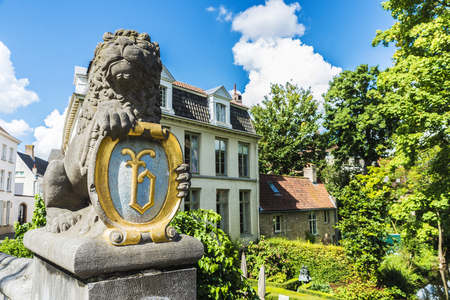 The statue of the lion on the Leeuwenbrug (lions' bridge) in the medieval city of Bruges, Belgiumの写真素材