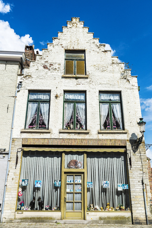 Bruges, Belgium - September 1, 2017: Facade of old historic building full of figures of cats in the medieval city of Bruges, Belgiumのeditorial素材