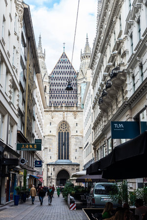 Vienna, Austria - October 14, 2022: Shopping street and the Saint Stephen Cathedral or Stephansdom with people around in Innere Stadt, Vienna, Austriaのeditorial素材