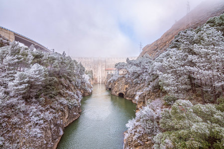Gebrada, one day in winter, to the dam of the pantÃ  d'Olianaの写真素材
