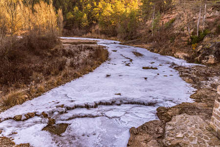 Paisatge gelat on the salty shore at the seu pas pel medieval pont d'Ogern.の写真素材