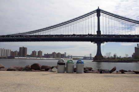 Manhattan Bridge and bins in different colorsの写真素材
