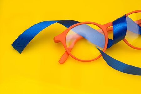 Colors and glasses to see far and near, to read; Giving health is a very good option for specific...