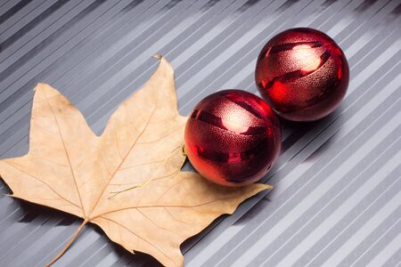 Red balls and tinsel, to decorate the Christmas trees and the interiors of the house to receive the Christmas holidays and the new year with family and loved onesの写真素材