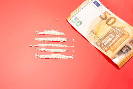 White powders, lines of white powders, addictive, dangerous and illegal drug. Traffic in dangerous substances, mafias. Drug trafficking, substance use. Consumption of drugs. Drug addiction.の写真素材