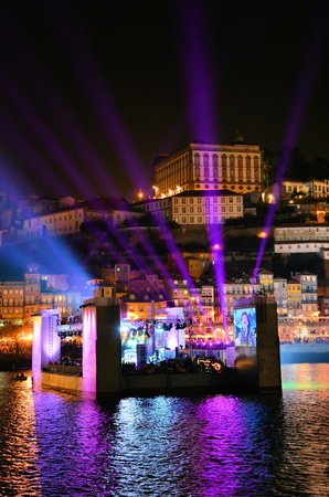 Floating dock for the presentation of a musical concert on the Douro riverのeditorial素材