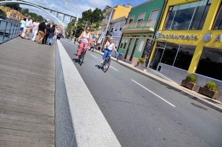 People walking on foot and by bicycle near the river Douroのeditorial素材