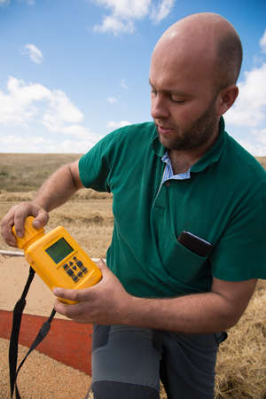 Moisture tests wheat with a hygrometerの写真素材