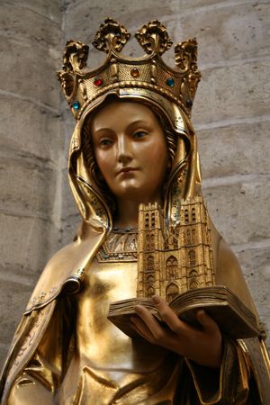 Statue of Saint Gudula in the Cathedral of Brusselsの写真素材