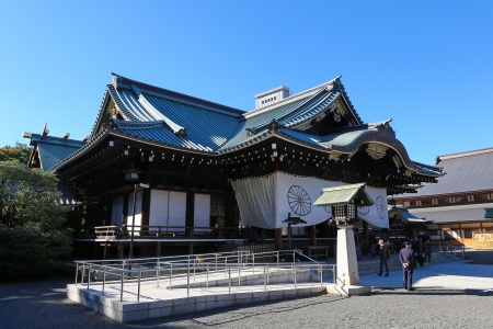 Unidentified people at Yasakuni shrine, a Shinto shrine located in Chiyoda, Tokyo, Japan on November 10, 2012. This shrine was built to commemorate the individuals who had died in service of the Empire of Japan during the Meiji Restoration (including Worlのeditorial素材
