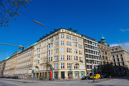 HAMBURG, GERMANY - APRIL 20, 2010: Typical architecture at the Binnenalster in the center of Hamburg, Germany.のeditorial素材