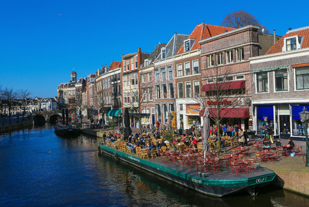 LEIDEN, THE NETHERLANDS - MARCH 16, 2014: The famous river Old Rhine going through the center of Leiden, The Netherlands.のeditorial素材