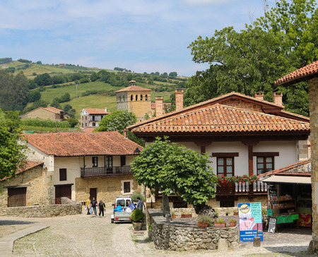 SANTILLANA DEL MAR, SPAIN - JULY 13, 2014: View on the typical architecture of Santillana del Mar, a famous historic town in Cantabria, Spain.のeditorial素材
