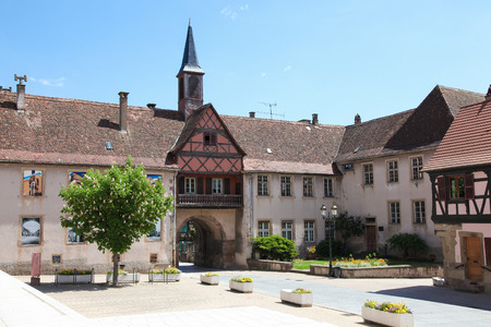 ROSHEIM, FRANCE - MAY 10, 2015: Central square in Rosheim, a village on the Romanesque route of Alsace, France.のeditorial素材