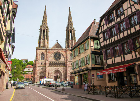 OBERNAI, FRANCE - MAY 11, 2015: Church of St. Peter and St. Paul and historic houses in the center of Obernai, Bas-Rhin, Alsace, Franceのeditorial素材