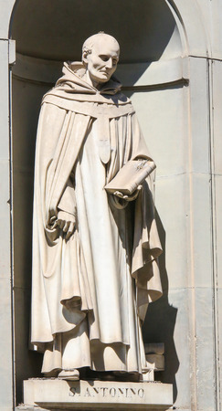 Statue of Sant Antonino in the Uffizi Colonnade in Florence, Italy.のeditorial素材