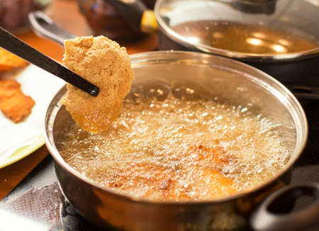 Fried chicken baked in edible oil at home