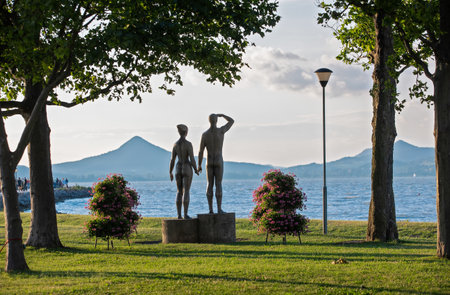 Sculpture of couple at Lake Balaton in Fonyod, Hungaryのeditorial素材