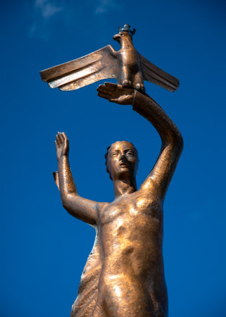 The "Polonia Restituta" bronze sculpture located on the viewpoint of Gubalowka topの写真素材